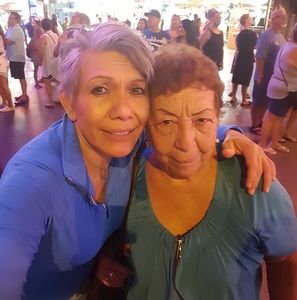 Meet your Posher, Rosa elena